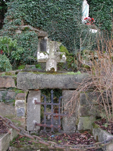 Croix de chemin, de la Fontaine Saint-Pierre, rue des Déportés (Saint-Pierre-de-Plesguen fusionnée en Mesnil-Roc'h en 2019)