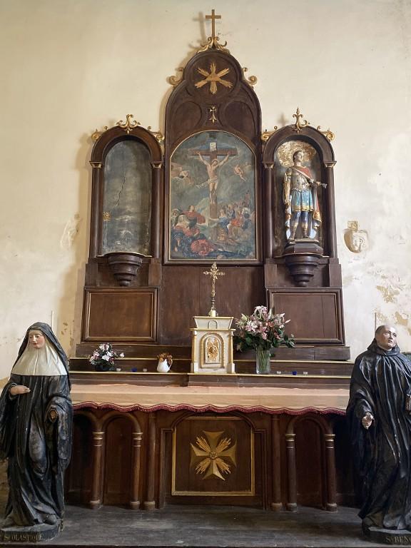Ensemble du maître-autel : autel, retable, 2 statues : Saint Joseph et Saint Sébastien, chapelle Sainte-Croix (Josselin)