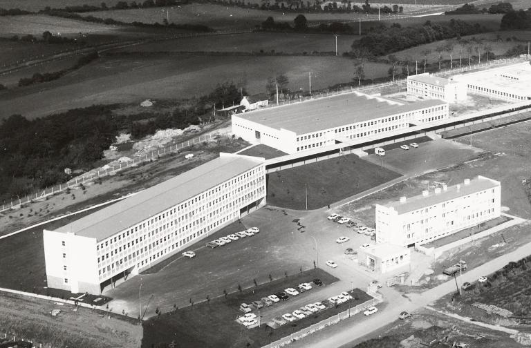 L'externat et les ateliers du lycée Paul Sérusier, avenue Waldkappel (Carhaix-Plouguer)