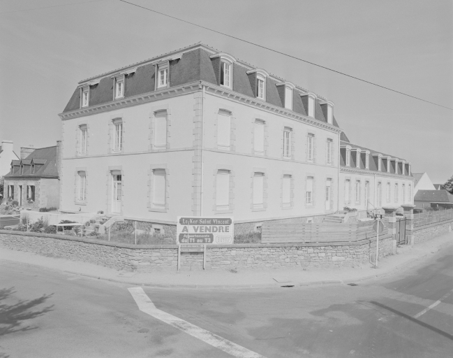 Sanatorium et hospice dit Fondation Foucher de Careil, 105 route du Bourg (Trégastel)