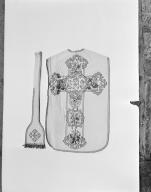 Chasuble, étole, prieuré Notre-Dame, église paroissiale, mairie (Île-d'Arz)