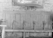 Banc de choeur (2), chapelle Saint-Gilles, Prieuré de bénédictins (Le Saint)