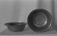 Objet du culte catholique : ensemble de deux plats, église paroissiale Saint-Barnabé (Langoëlan)