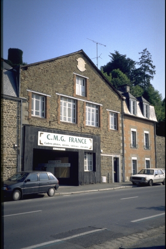 Usine de chaussures Chez Nous, puis La Chaussure Moderne, puis Chez Nous et Celta Réunis, puis Chaussures Celta, actuellement magasin de commerce, 26 boulevard de Rennes (Fougères)
