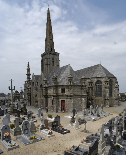 Enclos paroissial et église Saint-Derrien (Commana)