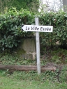 Croix de chemin, près de la Ville es Née (Saint-Pierre-de-Plesguen fusionnée en Mesnil-Roc'h en 2019)