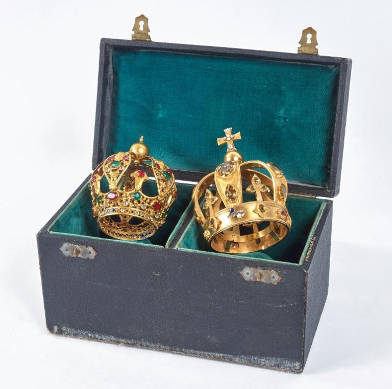 Ensemble de deux couronnes de statue, chapelle Notre-Dame-de-la-Peinière (Saint-Didier)