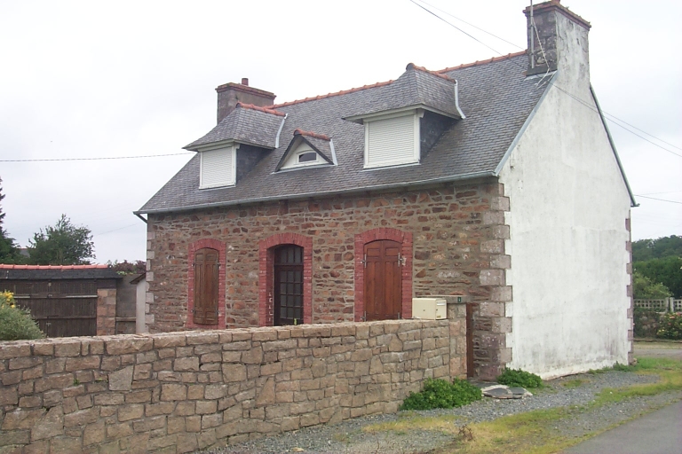 Maison, route de Kergall (Ploubazlanec)