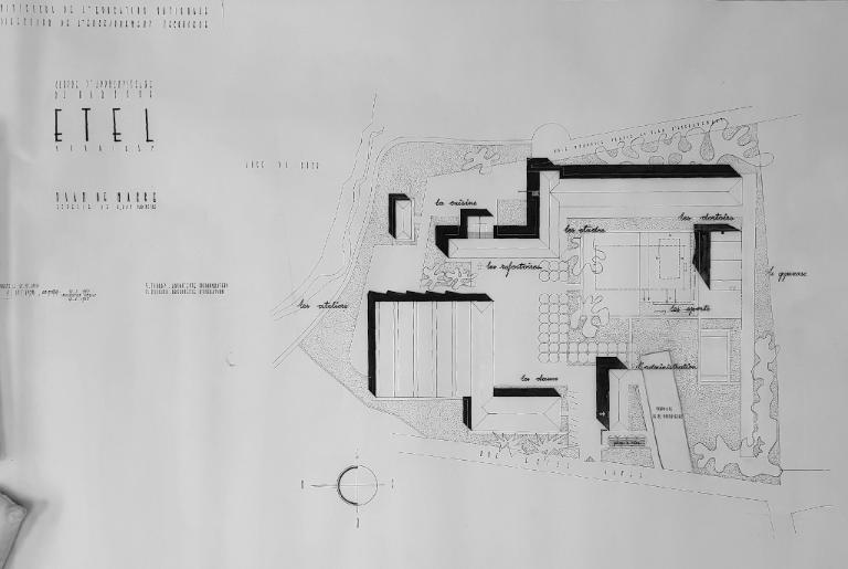 Gymnase du lycée, 56 rue Émile James (Étel)