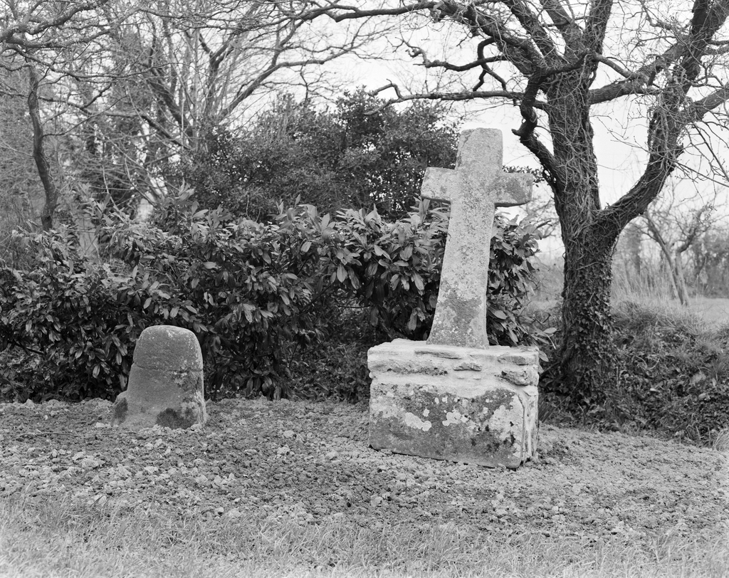 Croix de chemin, route nationale (Saint-Armel)