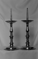 Chandelier (2), église paroissiale Saint-Laurent (Maël-Pestivien)