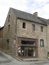 Maison à boutique, 20 place de la Mairie (Hédé)
