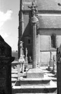 Croix monumentale, dans le cimetière (Guiler-sur-Goyen)