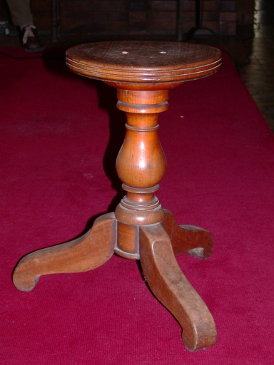 Ensemble de 5 tabourets d'église