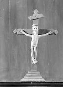 Croix d'autel : Christ en croix, chapelle Saint-Servais ou Saint-Sylvestre (Langoëlan)