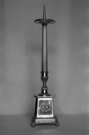 Chandelier (6), croix d'autel (série), église paroissiale Saint-Tugdual (Grand-Champ)