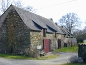 Alignement de quatre maisons et fermes, le Tertre Danets (Pipriac)