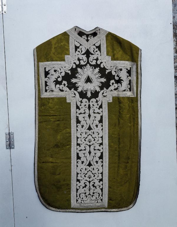Ornement vert : chasuble, église paroissiale Saint-Servais (Saint-Servant-sur-Oust)
