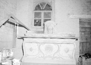 Autel, tabernacle, gradins d'autel (2) maître-autel, chapelle Sainte Reine (Beignon)