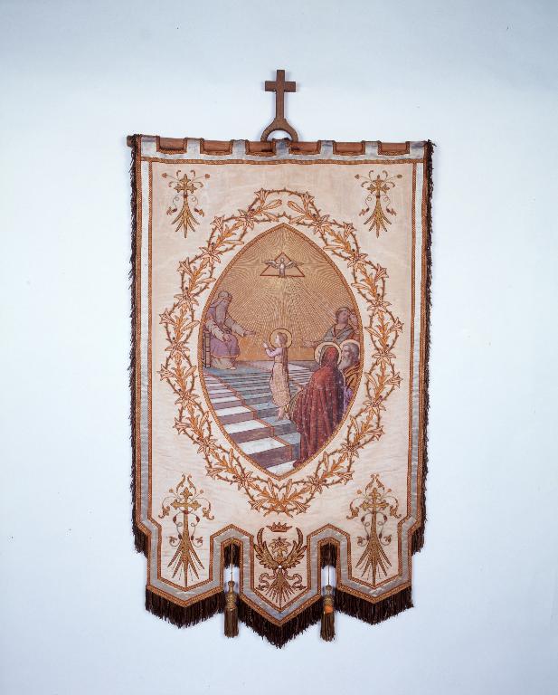 Bannière de procession de congrégation : Présentation de la Vierge au temple, basilique Notre-Dame-du-Roncier (Josselin)