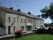 Alignement de logis et de commerces, 2 à 10 rue de la Poste (Bains-sur-Oust)