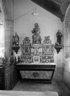 Autel, tabernacle, gradins d'autel (2) (anciennement autel-retable numéro 2), dit de la Vierge, église paroissiale Saint-Magloire (Mahalon)