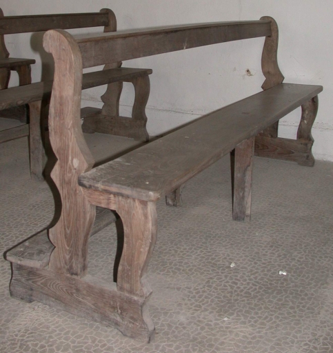 Ensemble de 8 bancs de fidèle
