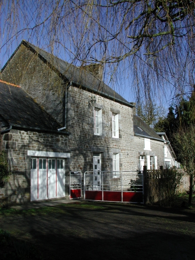 Alignement de maisons, le Clos au Loup (Saint-Pierre-de-Plesguen fusionnée en Mesnil-Roc'h en 2019)