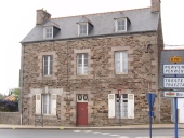 Maison, 1 rue des Ecoles (Plouguiel)