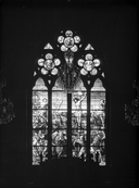 Verrière (9) : crucifixion, donation du rosaire, saint Michel terrassant le dragon, saint Martyr, saint Louis, grisailles, église paroissiale Saint-Pierre et Saint-Paul (Grand-Fougeray)