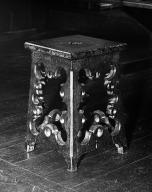 Tabouret d'église (2, série), église paroissiale Saint-Pierre (Sibiril)