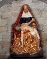 Groupe sculpté (d'applique) : Vierge de Pitié, église paroissiale Notre-Dame-de-Roscudon (Pont-Croix)