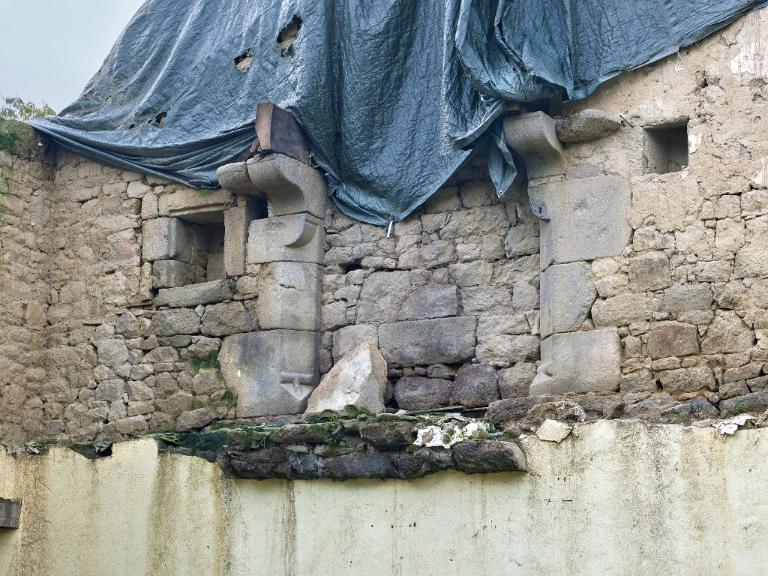 Maison, 12 place de La Mairie (Les Iffs)