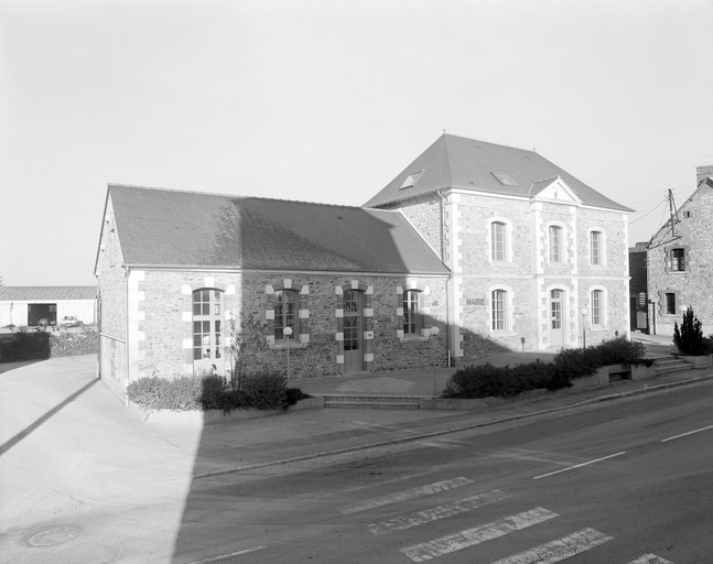 Mairie, école, 19, rue de l'Eglise (Taillis)