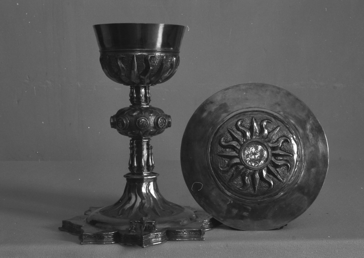 Calice, patène (1), église Saint-Rémy (Saint-Rémy-du-Plain)