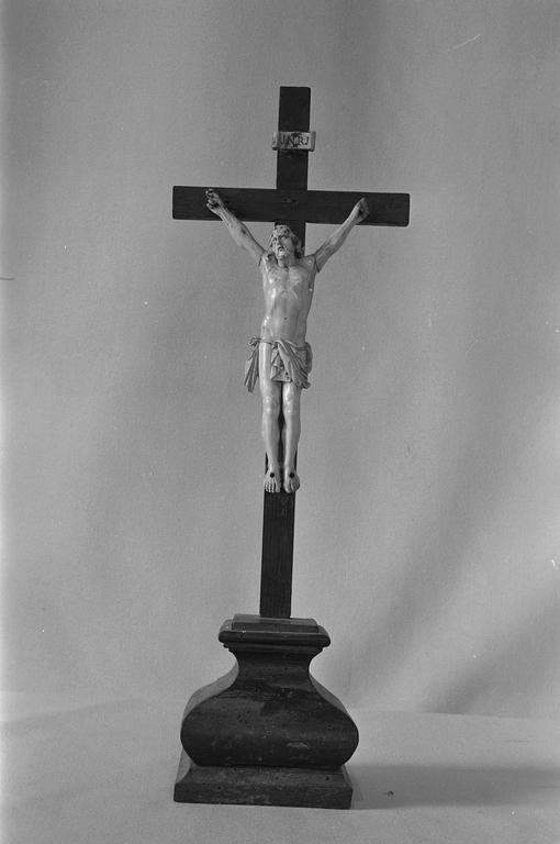 Croix d'autel, église Saint-Hervé (Caro)