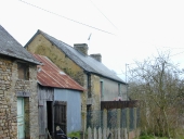 Alignement de trois maisons et fermes, les Jubauderies (Ercé-près-Liffré)