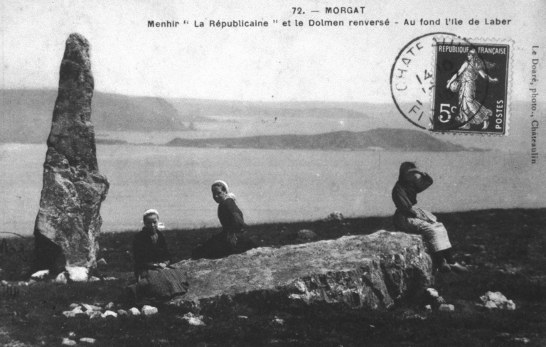 Menhir dite de la Républicaine, rue du Menhir (Crozon)