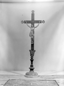 Croix d'autel : Christ en croix, chapelle Saint-Guénolé (Gourin)