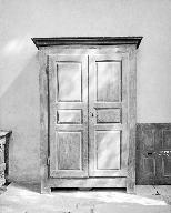 Armoire de sacristie, chapelle Saint-Antoine (Ploërmel)