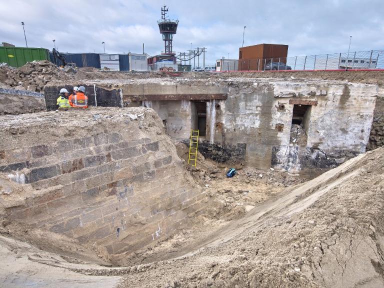 Digue et cale de l'avant-port de Saint-Servan (dossier en cours), terre-plein du Naye (Saint-Malo)