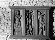 Bas-relief (3) : la Pesée des âmes, la Résurrection des morts, le Supplice de l'arbre sec, église paroissiale Saint-Tugdual (Grand-Champ)