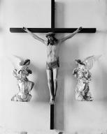 Croix, statue (2) : Christ en croix et anges, église paroissiale Saint-Eloi (Mespaul)