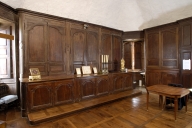 Meubles de sacristie : armoires, chasublier, confessionnal