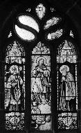 Verrière à personnages de la baie 0 de l'ossuaire : Saint Éloi, Immaculée Conception, Saint Hervé, église Saint-Hervé (Lanhouarneau)