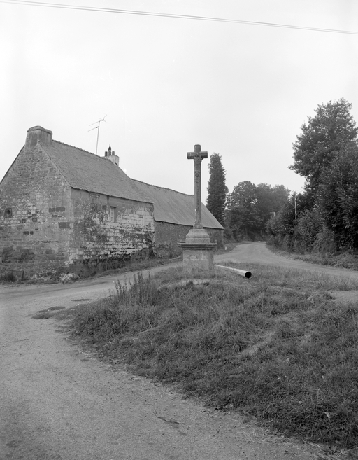 Croix monumentale, Kerallain (Neulliac)