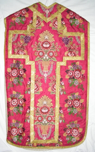 Ornement rouge 3 : chasuble et bourse de corporal