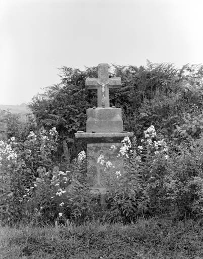 Croix monumentale, Lesquiolec (Kerpert)
