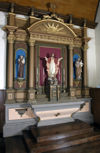 Retable latéral sud : autel, tabernacle, gradins d'autel et degrès d'autel