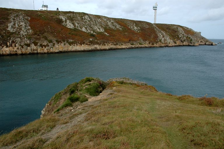 Batterie de côte, corps de garde, magasin à poudre (détruits) puis ensemble fortifié du Stiff (Ouessant)